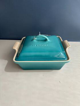 71005340170002 Le Creuset Stoneware Heritage Square Casserole With Lid 1.9-quart Caribbean 71005340170002 Le Creuset Stoneware Heritage Square Casserole With Lid 1.9-quart Caribbean
