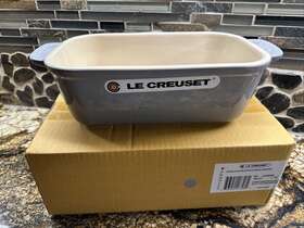 71132235410001 Le Creuset San Francisco 23cm Loaf Dish Mist Gray Exterior With Tan Interior New
