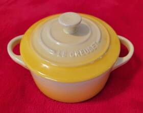 Le Creuset 843251110629 Soleil Yellow Mini Round Cocotte Lidded Dish Crack On 1 Handle