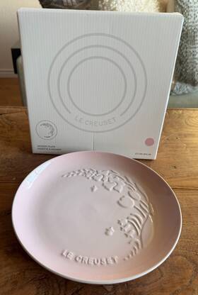 Le Creuset 843251111879 Stoneware Jardin Collection 8.5 In 22 Cm Dessert Plate Shell Pink New Le Creuset 843251111879 Stoneware Jardin Collection 8.5 In 22 Cm Dessert Plate Shell Pink New