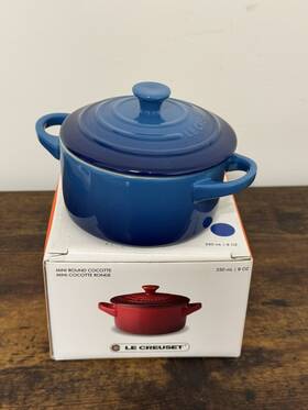 Le Creuset 843251115273 Stoneware Mini Round Cocotte 8 Oz 10 Cm - Blue Le Creuset 843251115273 Stoneware Mini Round Cocotte 8 Oz 10 Cm - Blue