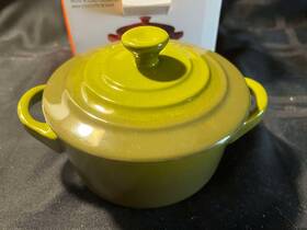 Le Creuset 843251134052 Stoneware Mini Cocotte Round 8oz Green