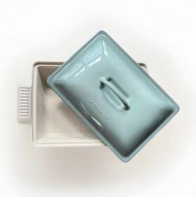 Le Creuset 843251147540 Baking Dish With Lid Heritage Stoneware - Sea Salt 4 Quart 9x13