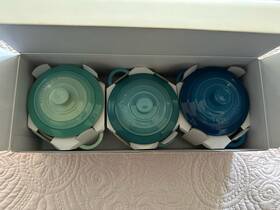 Le Creuset 843251156764 - Mini Round Cocotte Set Of 3 Three Different Blues New
