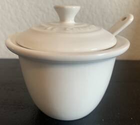 Le Creuset 843251157143 Stoneware Indian Condiment Pot With Spoon White Nib