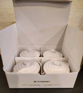 Le Creuset 843251158522 Mini Round Cocottes Set Of 4 White Stoneware With Box 8 Oz/ 250ml Le Creuset 843251158522 Mini Round Cocottes Set Of 4 White Stoneware With Box 8 Oz/ 250ml