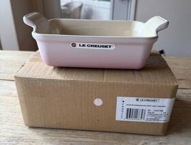 Le Creuset 843251168323 Stoneware Heritage Rectangular Dish 19 Cm 1.1 Quart Shell Pink New