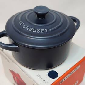 Le Creuset 843251181285 Matte Navy Stoneware Mini Cocotte 8 Oz Petite Casseroles 250 Ml Nib