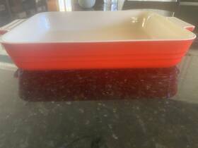 Le Creuset 843251193851 13 Inch X 10 Rectangular Stoneware Roasting Baking Dish Red