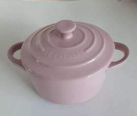 8582 Le Creuset 8oz Mini Round Cocotte With Lid Chiffon Pink Colored