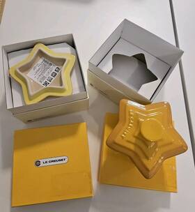 910166-00 Le Creuset Lot Of 2 New Small Yellow Star Shaped Pottery Ramekin 910166-00 Le Creuset Lot Of 2 New Small Yellow Star Shaped Pottery Ramekin
