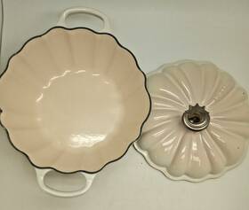 Ls2138-24716ss Le Creuset Enameled Cast Iron Figural Pumpkin Cocotte 4 Qt. Meringue
