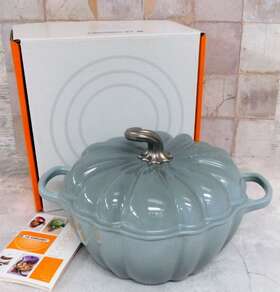 Ls2138-24717ss Le Creuset Cast Iron 4-quart Pumpkin Cocotte Dutch Oven Sea Salt - New Ls2138-24717ss Le Creuset Cast Iron 4-quart Pumpkin Cocotte Dutch Oven Sea Salt - New