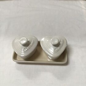 Le Creuset Petite Ramekin Dfootamour Set Of 2 Hearts With Lids And Tray Pearlized