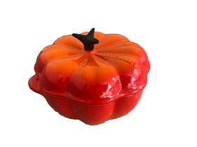 Pg4160-10717 Le Creuset Stoneware 12 Ounce Pumpkin Petite Cocotte Pg4160-10717 Le Creuset Stoneware 12 Ounce Pumpkin Petite Cocotte