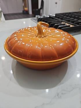 Pg4161-2355 Le Creuset Stoneware 10.5 Inch Pumpkin Baker Persimmon Orange Never Used