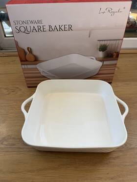 Hw1402 Le Regalo Stoneware Square Baker With Honeycomb Design