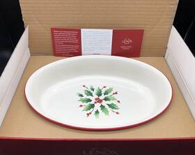 Lenox 194372000536 Holiday Hand Painted Stripe Oval Baker Casserole Red And White Holly Berries