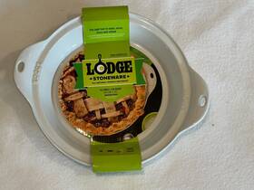 Lodge 075536067063 Stoneware New Ceramic Bakeware 9.5 Inch 1.36 Quart Pie Pan Baking Dish