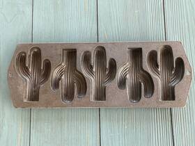 5cp2 Lodge Vintage Usa Cast Iron Saguaro Cactus Mold - 15-1/2 Inch L X 5-5/8 W Used