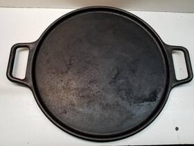 P14p Lodge 14 Inch Cast Iron Pizza Pan Black