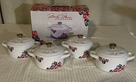 Marilyn Monroe 810143120059 Bakeware Set Of 4 Ceramic Mimi Cocottes White With Red And Black