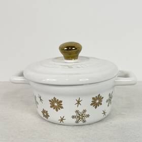 Martha Stewart 732997321584 Mini Holiday Cocottes 7.35 Ounces White And Gold Snowflakes Martha Stewart 732997321584 Mini Holiday Cocottes 7.35 Ounces White And Gold Snowflakes