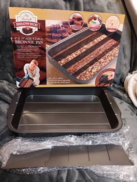My Favorite Brownie 736386211135 13x9 Inch Adjustable Baking Pan. Non Stick. Complete Great Cond My Favorite Brownie 736386211135 13x9 Inch Adjustable Baking Pan. Non Stick. Complete Great Cond