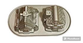 004225 Nordic Ware Gingerbread House Duet Baking Pan Bundt 5 Cups 1.18 Liters Usa 004225 Nordic Ware Gingerbread House Duet Baking Pan Bundt 5 Cups 1.18 Liters Usa