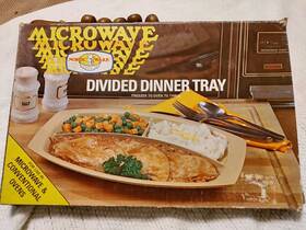 61804 Nordic Ware Vintage Dinner Plate Freeze Heat Microwave Safe Dish Divided Tray