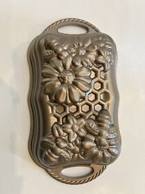 94877 Nordic Ware Honeycomb Loaf Pan New