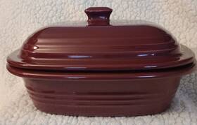 010806 Pampered Chef 3.1 Quart Deep Covered Baker With Lid Cranberry Red Stoneware Roaster