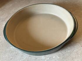 011004 Pampered Chef Stoneware Large Round Deep Dish Pizza Baker Dark Green 11 Inch