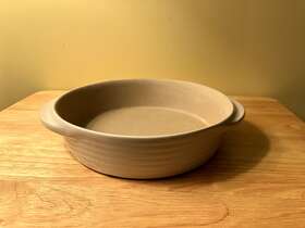 060503 Pampered Chef The Family Heritage 8.25 Inch Round Stoneware Baker #060503