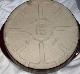 060506 Pampered Chef Family Heritage Stoneware Maroon