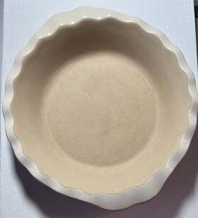 061003 Pampered Chef 9 Inch Deep Dish Stoneware Pie Plate Pan Fluted New Traditions