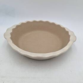 061102 Pampered Chef Family Heritage Stoneware 9 Inch Scalloped Deep Dish Pie Plate Vanilla