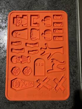 100135 Pampered Chef - Silicone Halloween Cookie Mold #100135