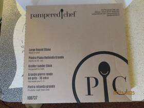 100737 Pampered Chef #100737 Large Round Stone Over 12 Inch Across New Nip Nib In Box