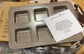 101332 Pampered Chef Small Oven Brownie Pan