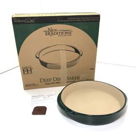 1393 Pampered Chef The Deep Dish Baker Stoneware Family Heritage Green Complete