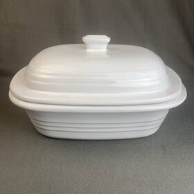 5101 Pampered Chef Stoneware Covered Casserole Baker Dish 3.1 Quart 3 L White New
