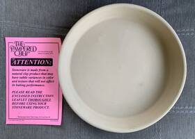 K047 Pampered Chef The Round Deep Dish Baker Stoneware 11 Inch Family Heritage Pizza