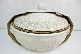 Pioneer Woman 085081657138 Vintage Lace Stoneware Tureen Linen 11 Inch X 9.25 New