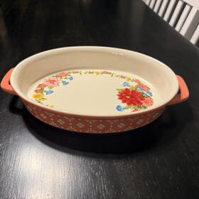 3215-dmt Pioneer Woman The Sweet Rose Oval Baking Dish Stoneware Casserole Pink. 9 Inch X 2 3215-dmt Pioneer Woman The Sweet Rose Oval Baking Dish Stoneware Casserole Pink. 9 Inch X 2