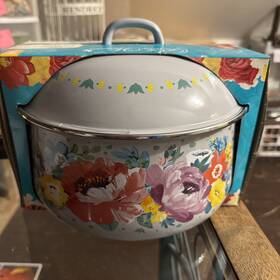 Pws296881814237 Pioneer Woman Sweet Romance 6.4 Quart Enameled Mini Dutch Oven With Lid Beand New Pws296881814237 Pioneer Woman Sweet Romance 6.4 Quart Enameled Mini Dutch Oven With Lid Beand New