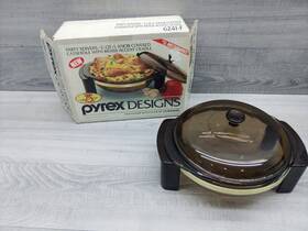 6241-f Pyrex Designs Party Servers 2- Quart Covered Casserole Cradle 6241-f. Used With Box