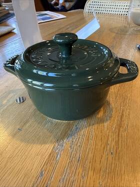 Staub 872078071165 Mini Ceramic La Cocotte Basil Green 0.2l/0.25 Quart 10cm/4.0 Inch New Staub 872078071165 Mini Ceramic La Cocotte Basil Green 0.2l/0.25 Quart 10cm/4.0 Inch New