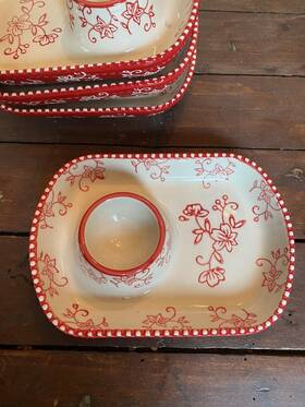 422179 Temptations By Tara Red Floral Lace Set Of 4 Breakfast / Egg Plates 422179 Temptations By Tara Red Floral Lace Set Of 4 Breakfast / Egg Plates