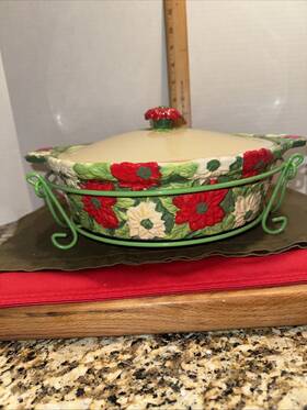 821794 Temptations Presentable Ovenware Figural Poinsettia 2.5 Quart Baking Dish With Rack